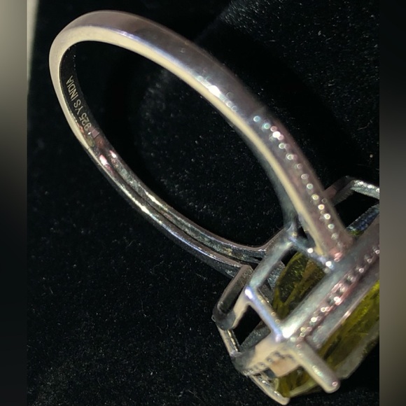 .925 Sterling Silver & Faceted Peridot Gemstone Ring sz 10 - Picture 8 of 10